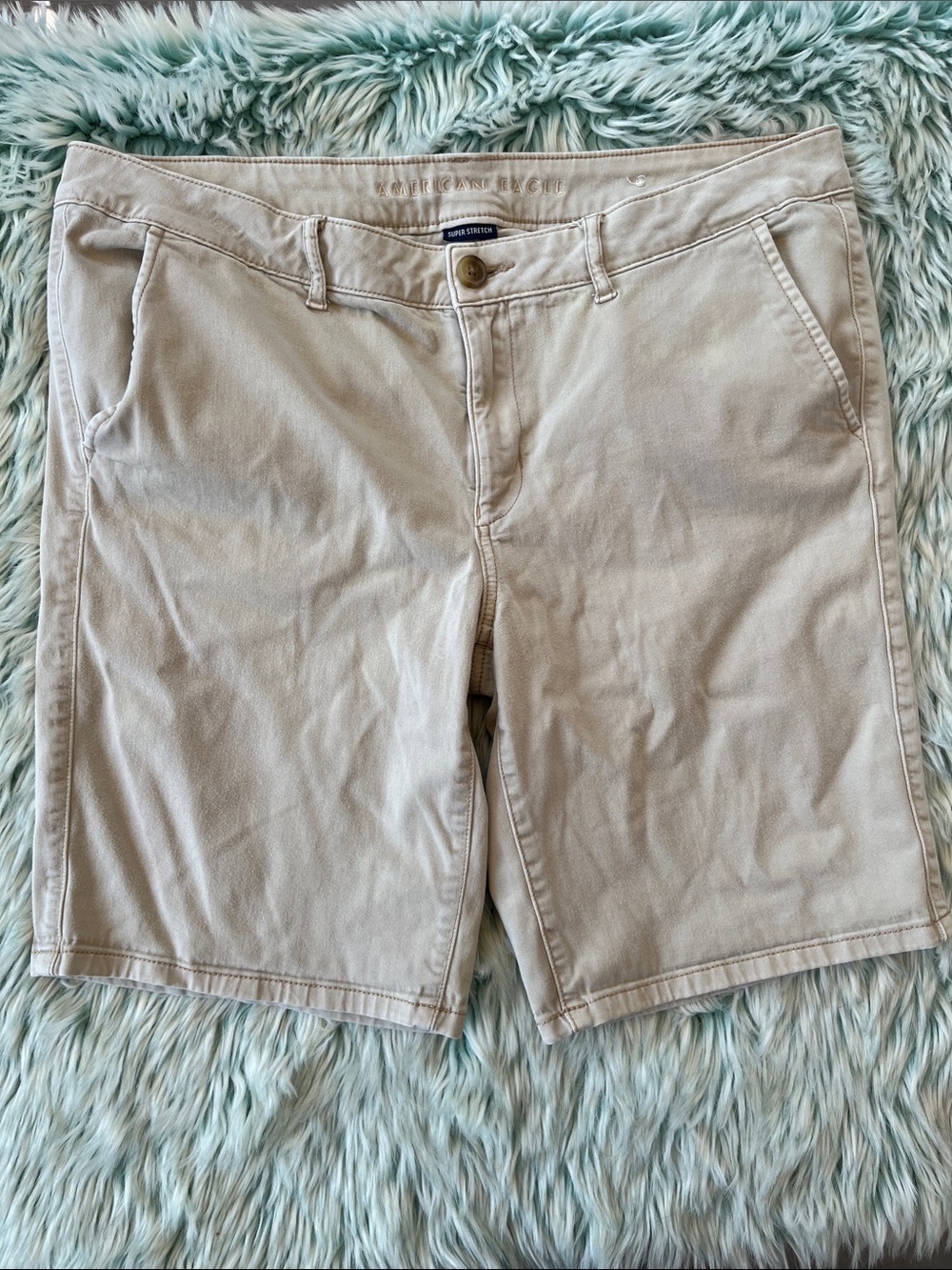 American Eagle Super Stretch, Skinny Bermuda Shorts, Size 16
